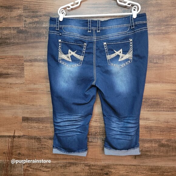 Almost Famous Cuffed Capri Jeans 20 High Rise Thick Stitch Medium Dark Wash - Picture 2 of 12